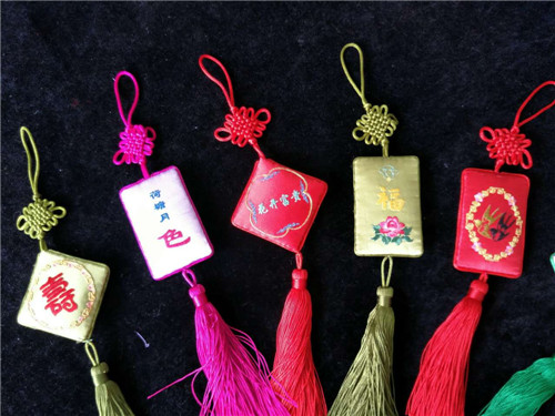 汴绣花开富贵香包